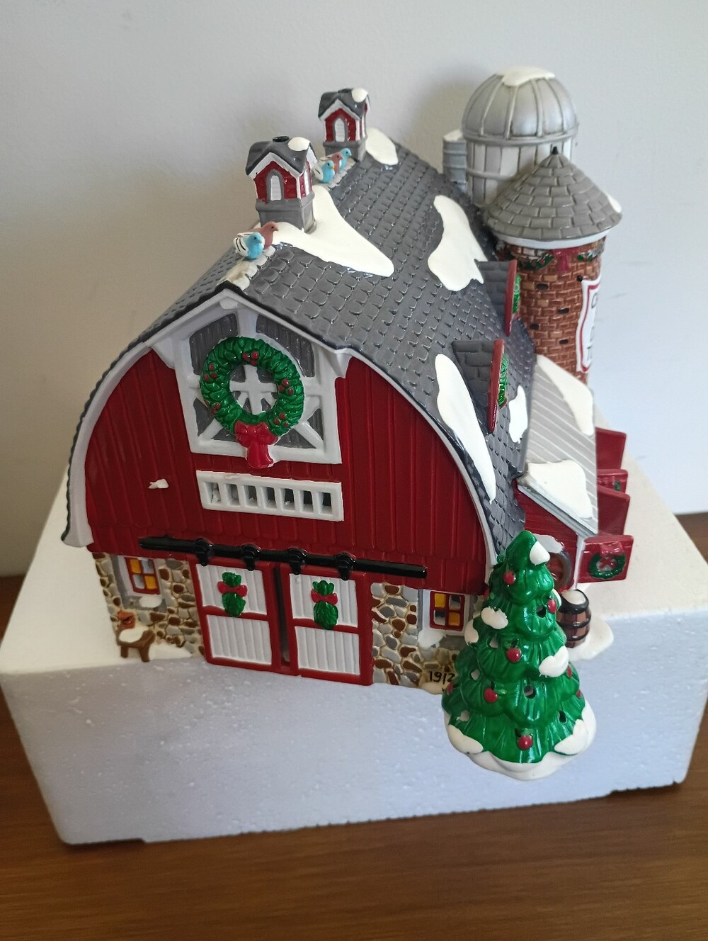 Department 56 Red Barn with Green Wreath & Tree Holiday Village Accent